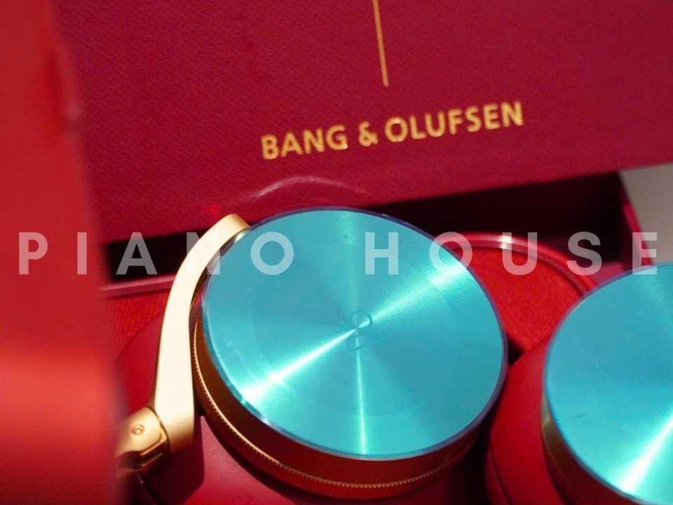 Cận cảnh Tai Nghe B&O Beoplay H95 Lunar Red (Open Box 99%) tại Piano House